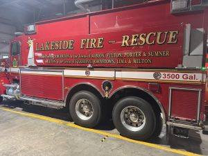 Kayakers overturn in icy waters of Storrs Lake near Milton